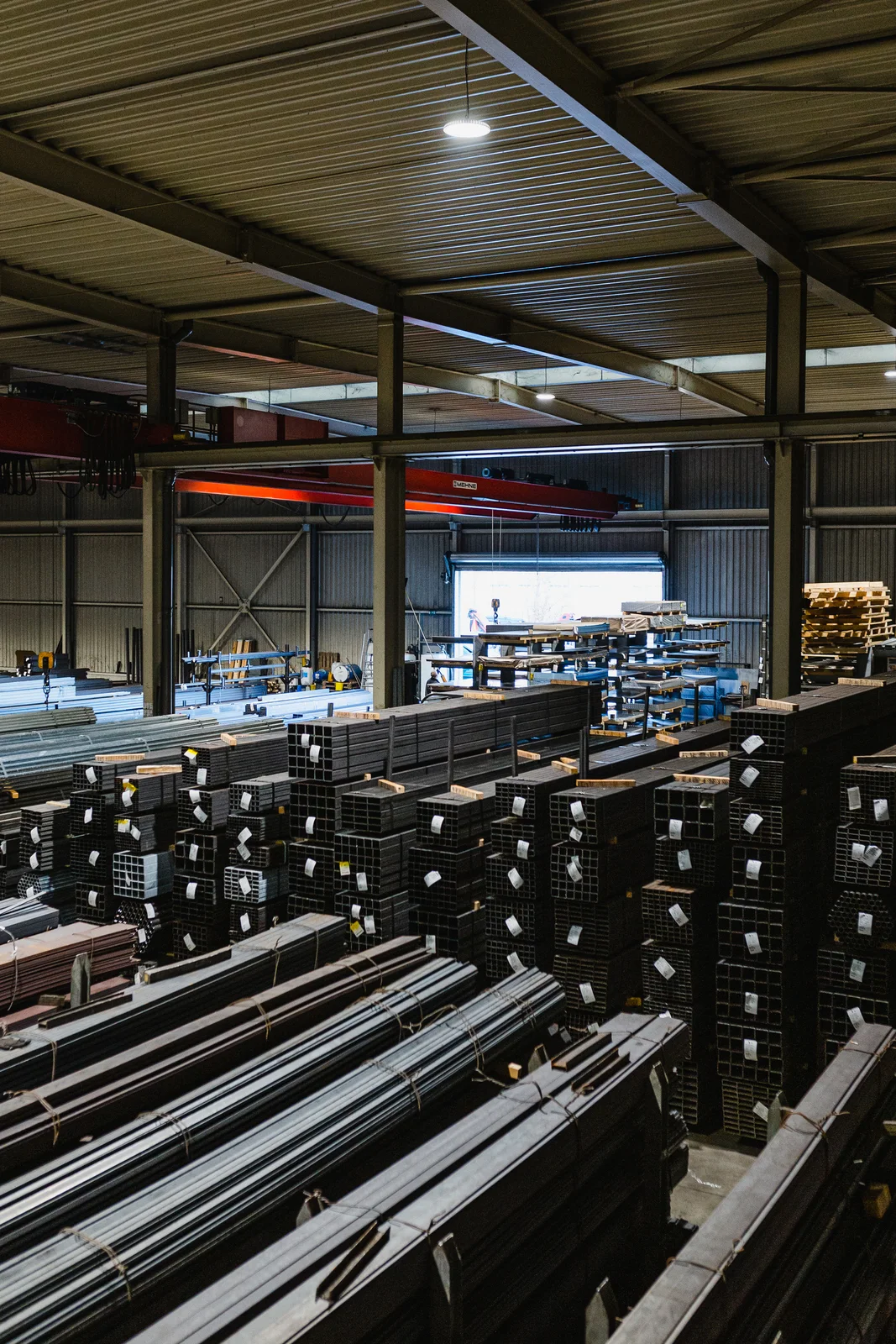 Stahlprofile, Rohre und Lagertechnik im Stahl-Logistik-Center Ergolding