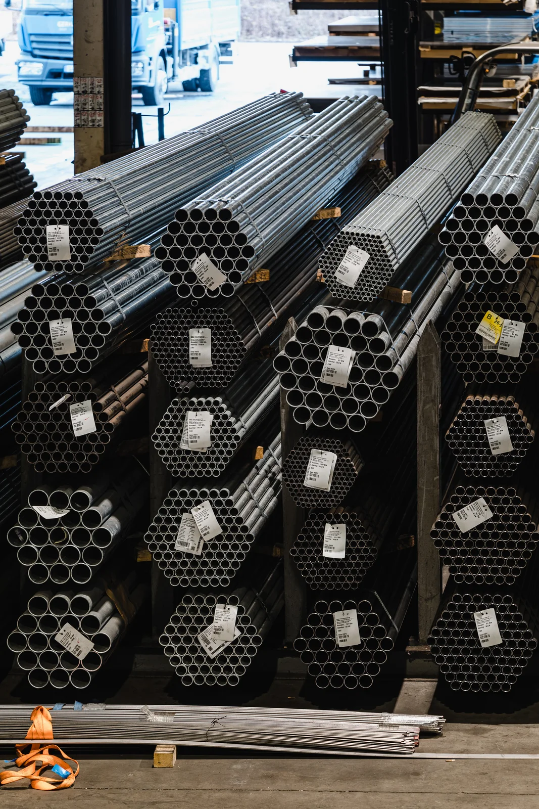 Stahlprofile, Rohre und Lagertechnik im Stahl-Logistik-Center Ergolding